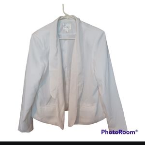 Blazer or Jacket White with sew in front  pockets. Runs  small.